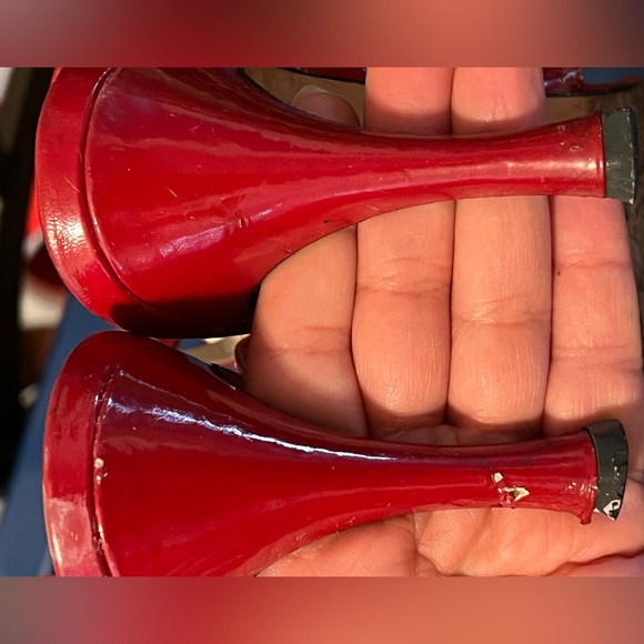 Sassy red scrappy 3.5 in. heels by Pura Lopez. Size 8b. - Picture 2 of 4